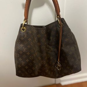 Authentic Louis Vuitton big hand bag